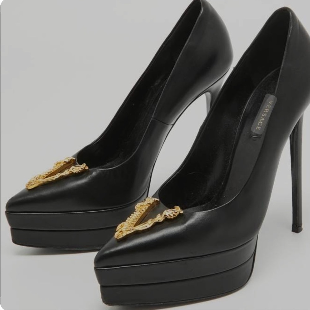 Style: Pumps Brand: Versace 
Model: Virtus 
Color: Black 
Material: Leather